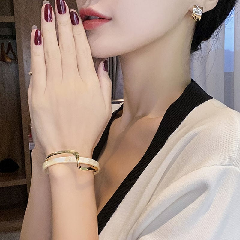 SHELL PLATED GEOMETRIC BANGLE